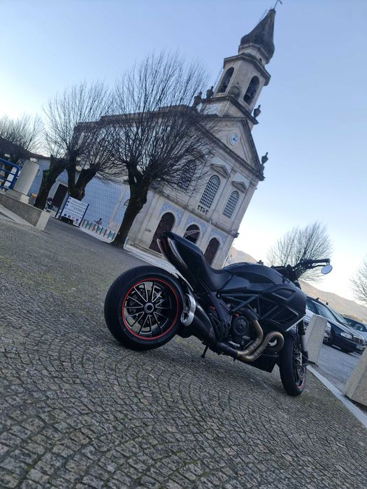 Ducati Diavel 1200 versão AMG