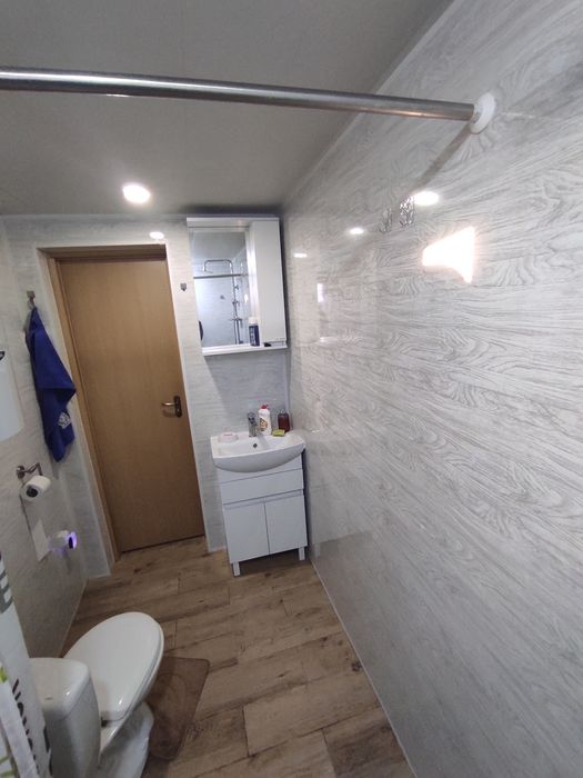 Подобово дерев'яний будинок з сауною.