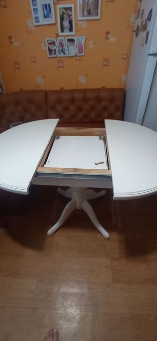 Стол кухонный круглый. Овальный стол