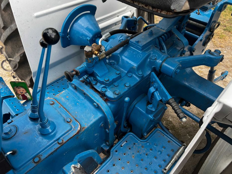 Ciągnik Traktor Ford 2000 z turem i wspomaganiem