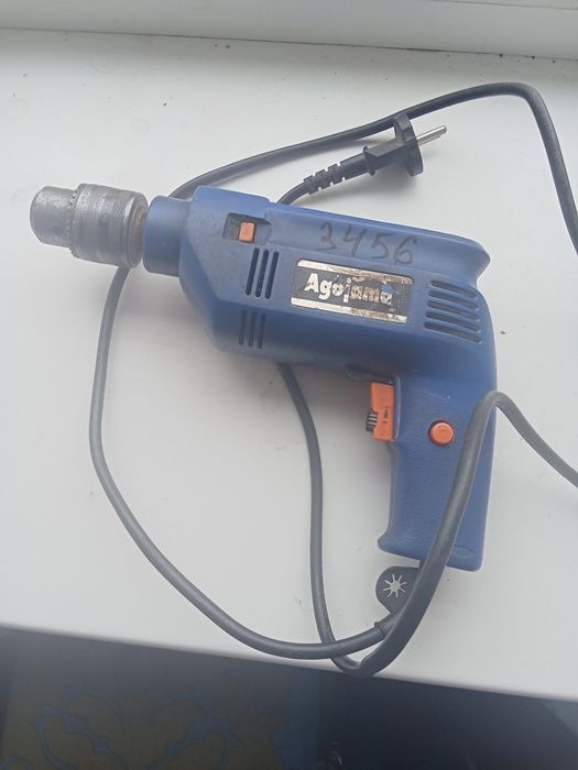 Ударна електродрель під ремонт або на запчастини.