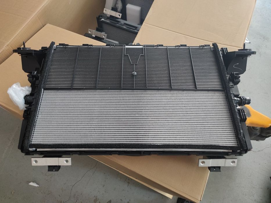 Касета радіатор вентилятор оригінал в зборі Tesla model Y 3