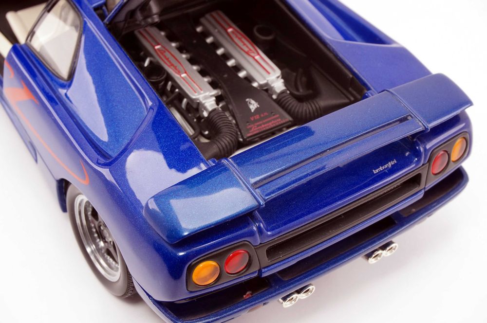 Модель AUTOart 1:18 Lamborghini Diablo SV (1995) Blue/Red: 8 999