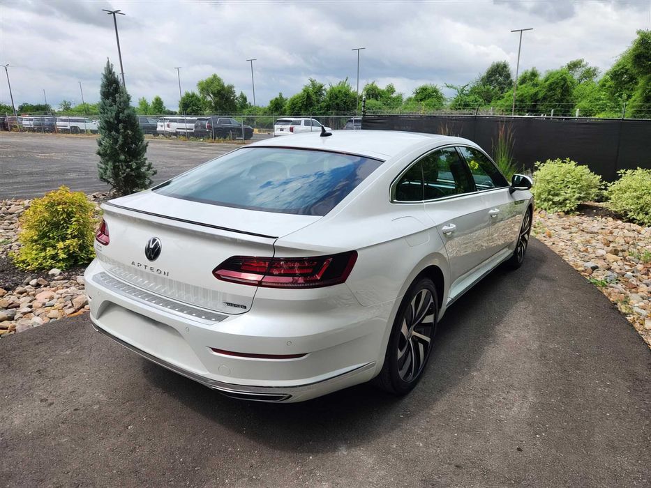 Volkswagen Arteon      2021