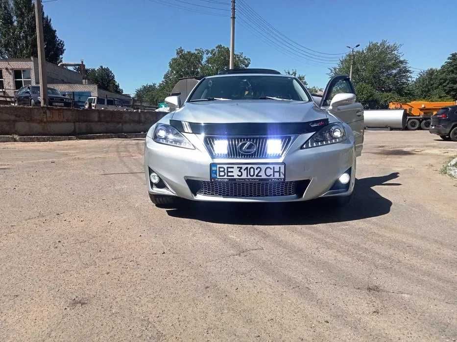 Lexus is 250 AWD 2011г.в.