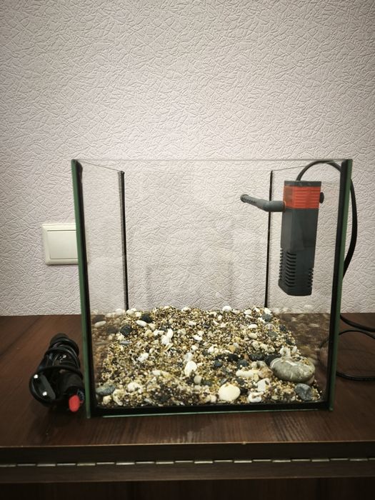 Продам акваріум 25×25 см