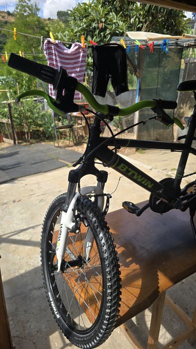 Bicicleta decatloron, roda 20 anda bem