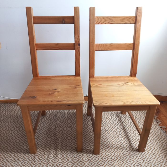 2 cadeiras de madeira