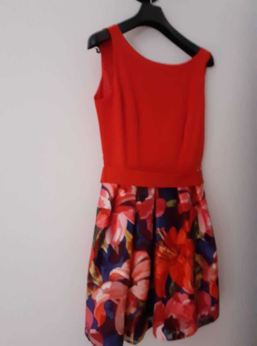 Vestido estampado e liso para cerimónia ou dia a dia