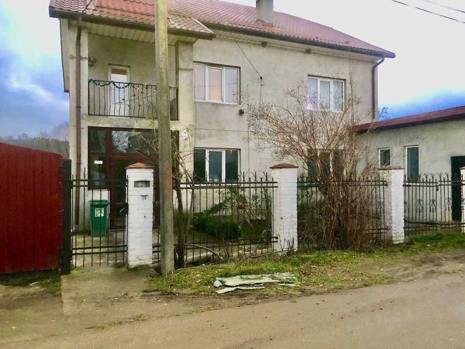 Продаж будинку і земельної ділянки