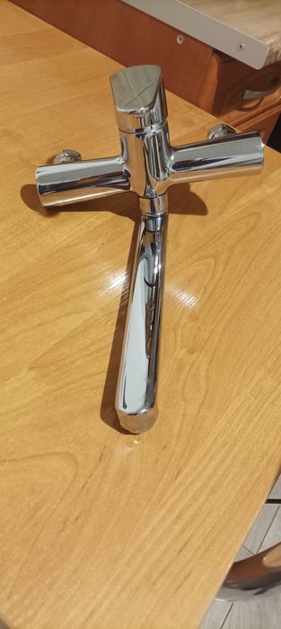 Kran ścienny FllA rozstaw zaworów 15cm długość wylewki 22,5