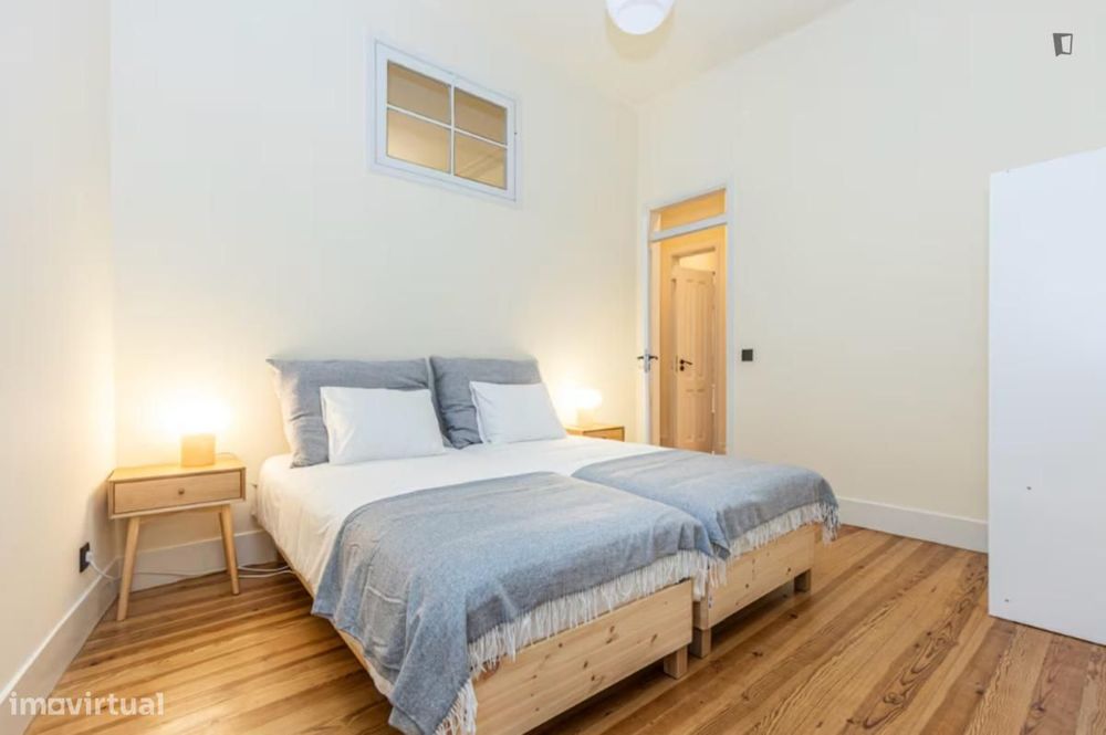 Apartamento com 4 quartos - localizado em Anjos Lisbon