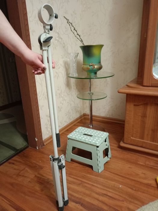 Штатив для фотоапарату