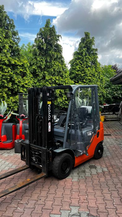 Wózek widłowy toyota