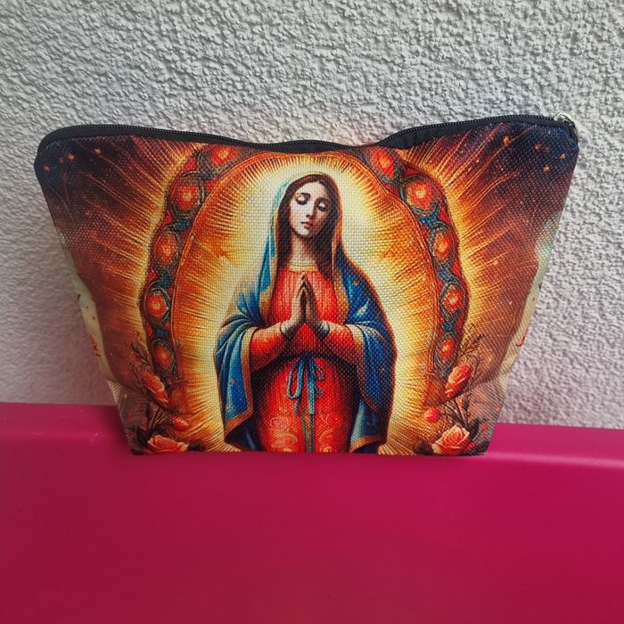 Kosmetyczka z wizerunkiem Matki Bożej