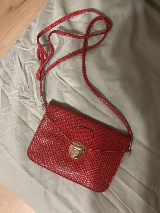 Шкіряна дитяча  сумочка та ін.