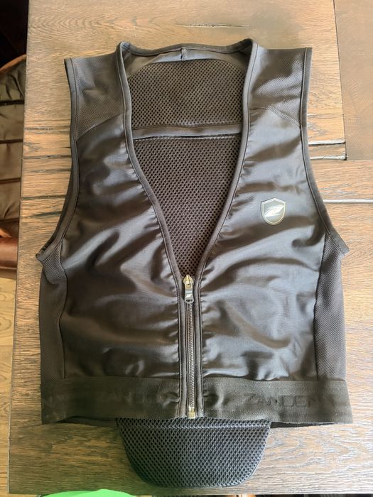 kamizelka ochronna z ochraniaczem kręgosłupa marki Zandona, model Soft Vest Pro.