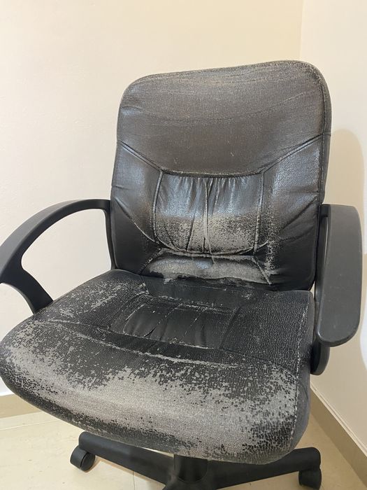 Cadeira de Escritório com Rodas