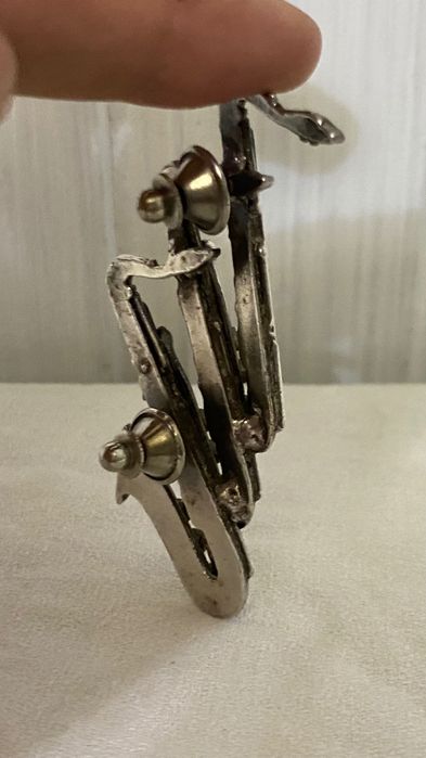 Pregadeira saxofone antiga