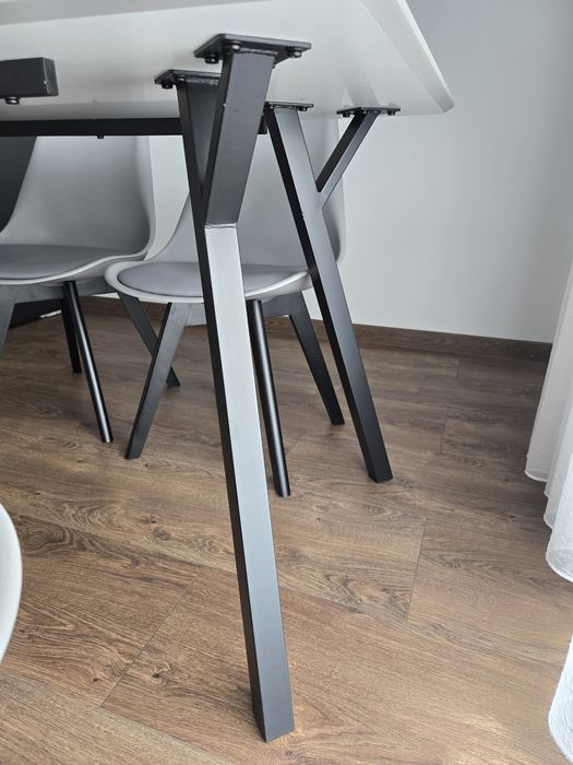 Stół i 4 krzesła zestaw