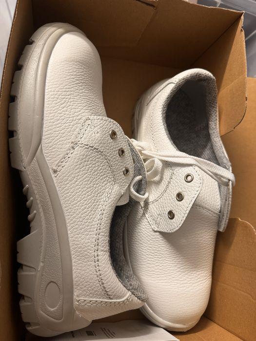 Półbuty zawodowe R44 - nowe