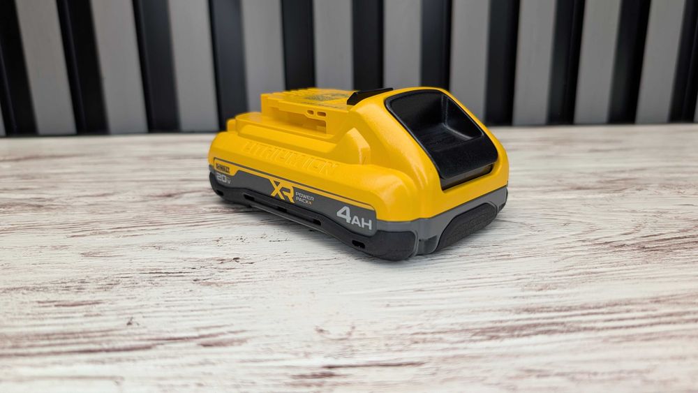 Акумулятор, батарея DeWALT DCB2104 4Ah POWERPACK