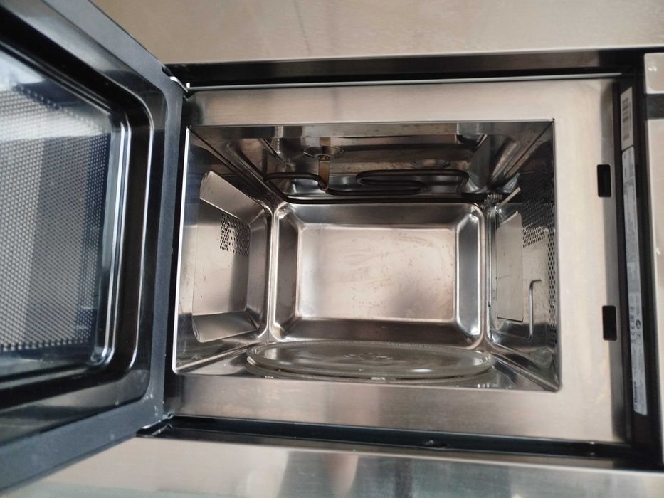 Мікрохвильова піч вбудована