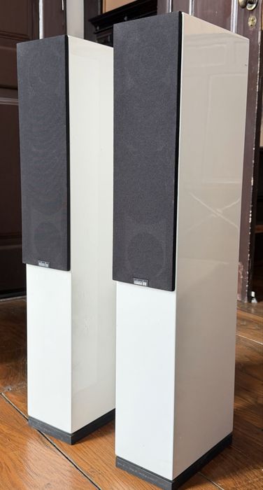 Par de colunas Indiana Line TESI 542 (3 vias, bass‑reflex, 30–120 W)