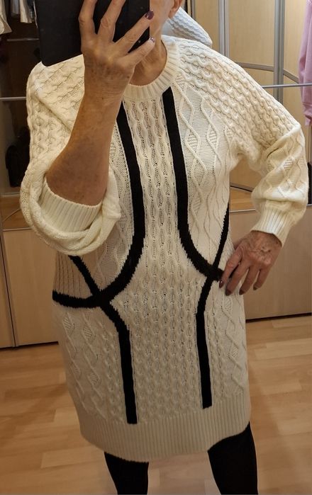 Biała suknia z wełny42