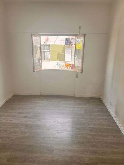 Aluga se quarto na Baixa da Banheira