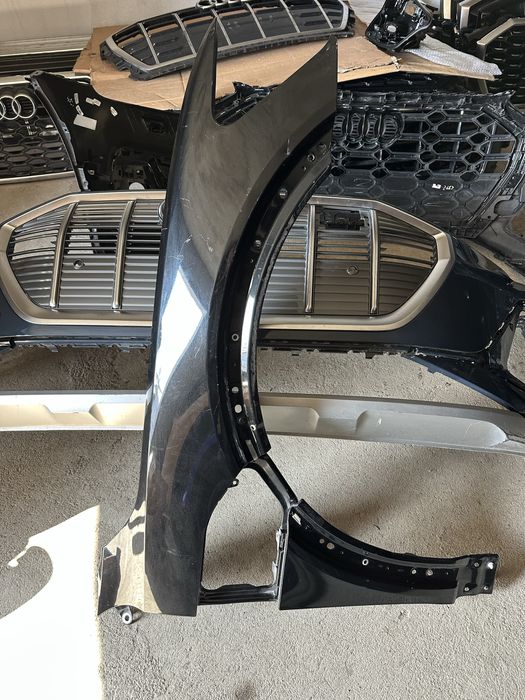 Крило переднє праве Audi E-tron 4KE Q8 e-tron