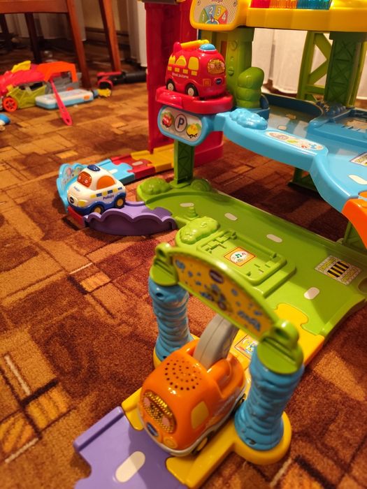 Garaż Vtech + 3 samochodziki vtech