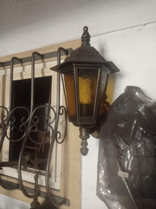 Artigos em ferro forjado, candeeiros e decoração