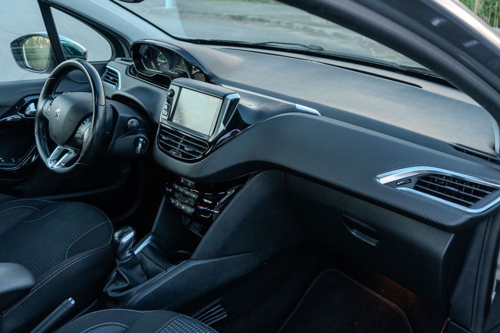Peugeot 208 1.2 Allure – Económico, Bem Equipado e Estimado (2019)
