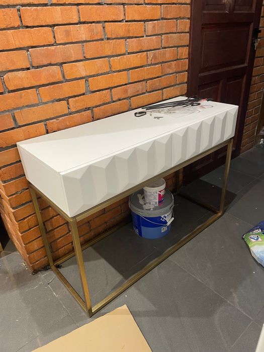 Biała konsola komoda