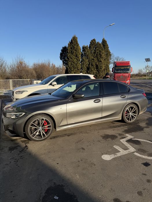 Продаю BMW 320D XDRIVE, в ІДЕАЛЬНОМУ стані на гарантії до Липня 2026!

Машина не бита, без подряпин, у подарунок комплект літньої гуми (Michelin Pilot Sport 4 S) R19

Також в комплекті два ключі один з них смарт ключ BMW ( ключ з дисплеєм дистанційного керування) , повний перелік допів викладень на фото

Номер для контакту : +38********36