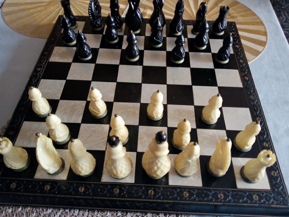 Sprzedam szachy z bekelitu