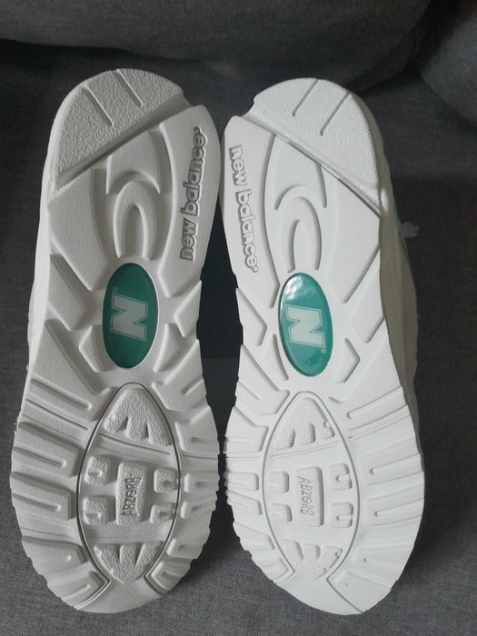 New Balance 990v2 Kith Cyclades (with Socks)