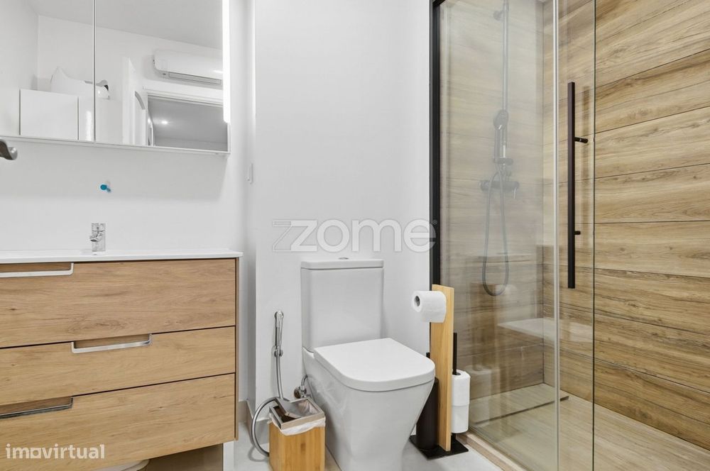 T2 remodelado com 108 m² em Carnaxide, junto à Escola Secundária