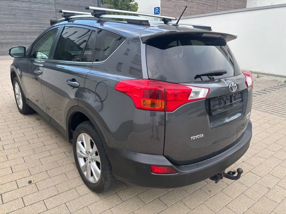 Toyota RAV-4 2013...