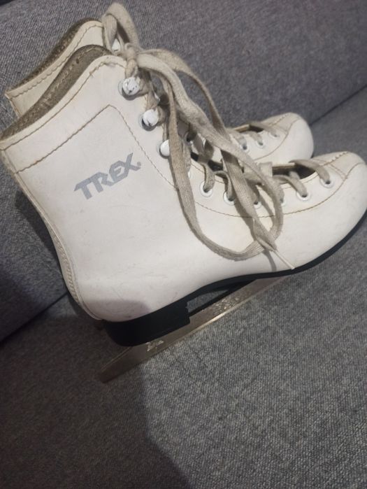 Białe łyżwy Trex