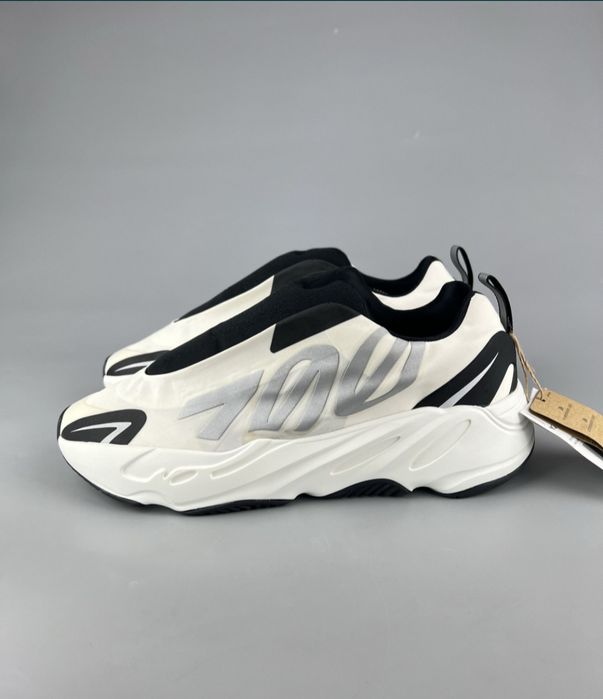 Жiночі кросівки Adidas Yeezy Boost 700 ‘MNVN Laceless’ Оригінал