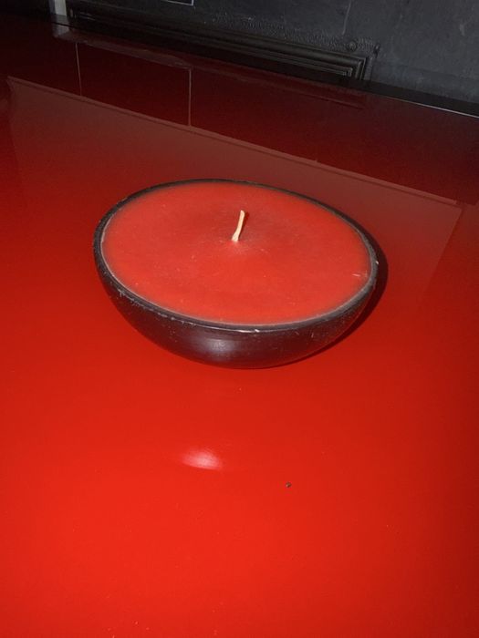 Vela vermelha moderna