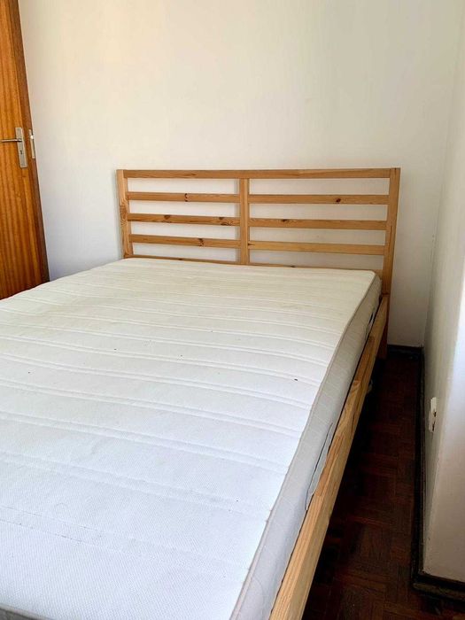 Vendo cama + colchão de 140cm x 200cm.