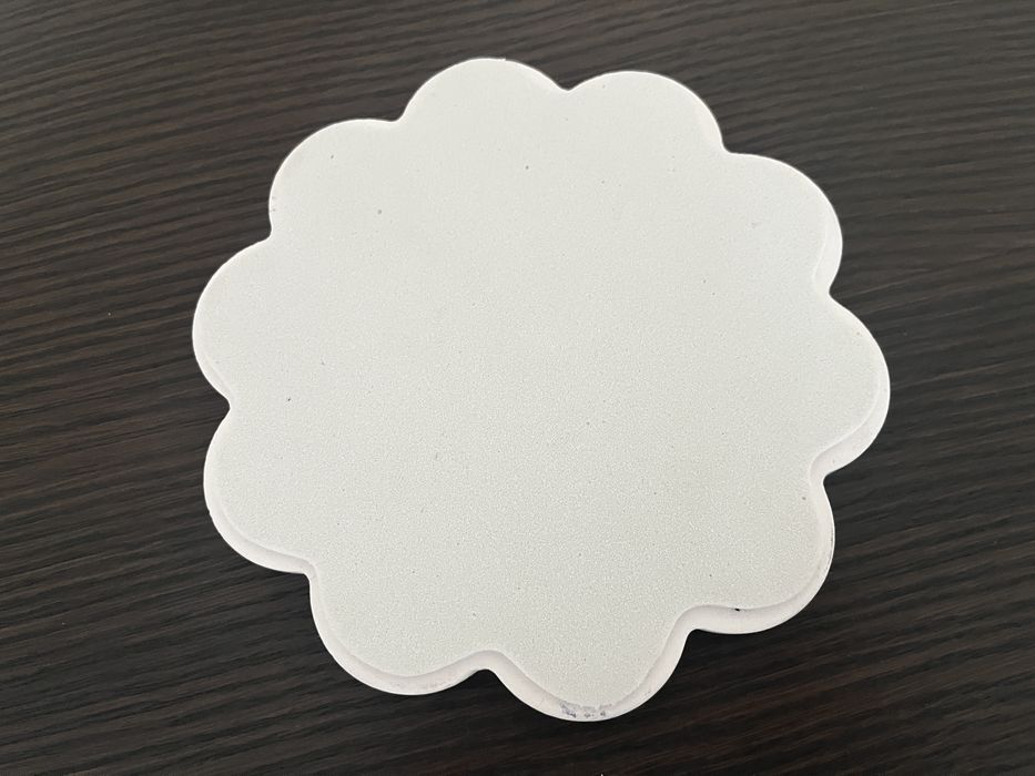 Base, em louça resistente