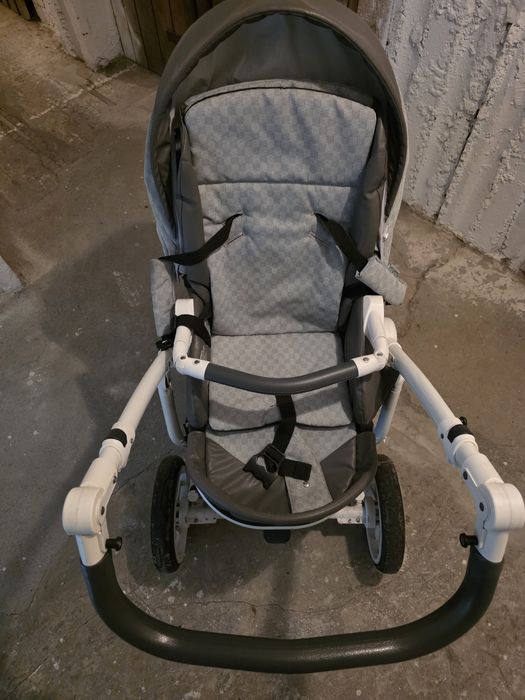 Wozek dziecięcy wraz z nosidełkim