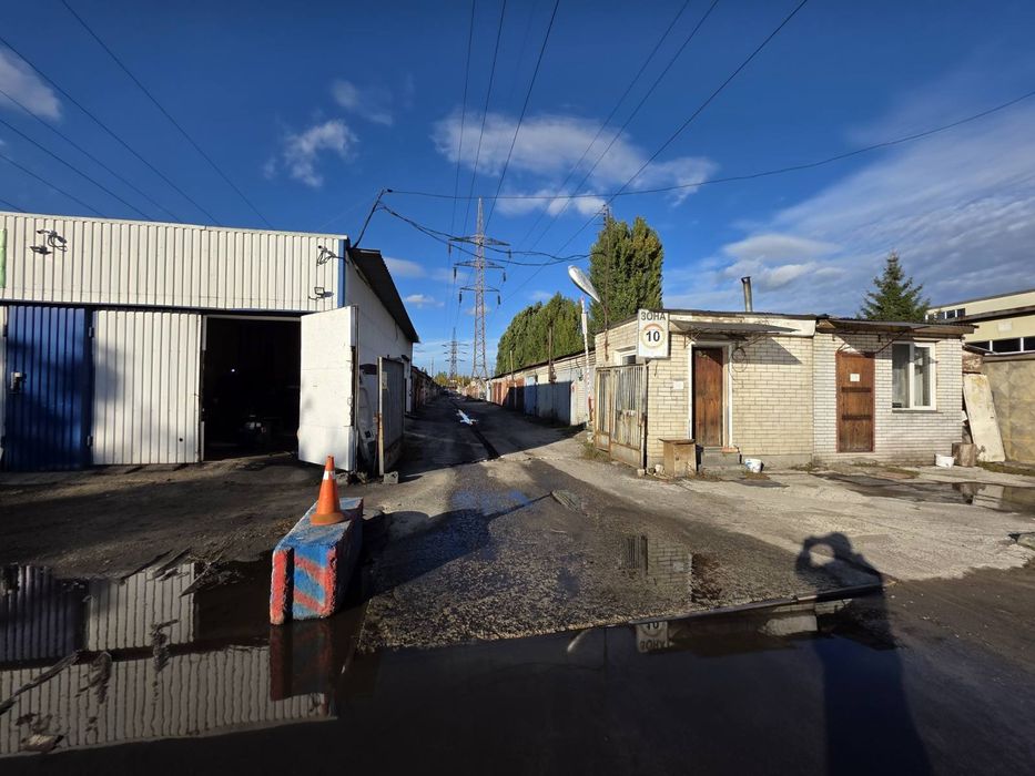 Продам гараж Дарницька площа