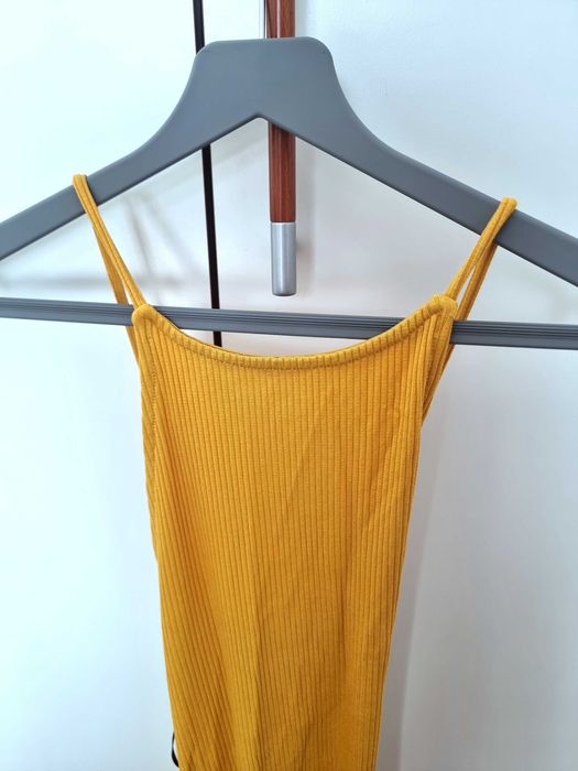 Vestido amarelo H&M com abertura nas costas tam XS - novo com etiqueta