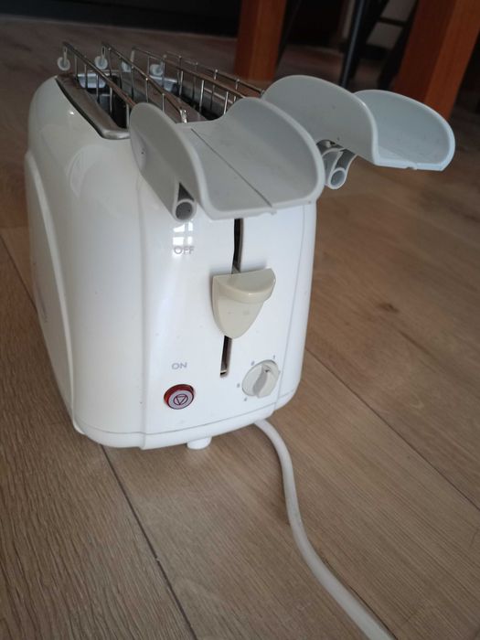 Toster DeLonghi biały