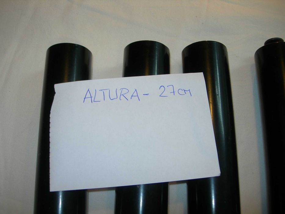 Pés para estrado.(4) Altura 27 cm.